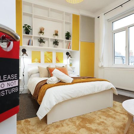 Cardiff City Guesthouse, Central Rooms, Fast Wi-Fi, On-Street Parking Esterno foto