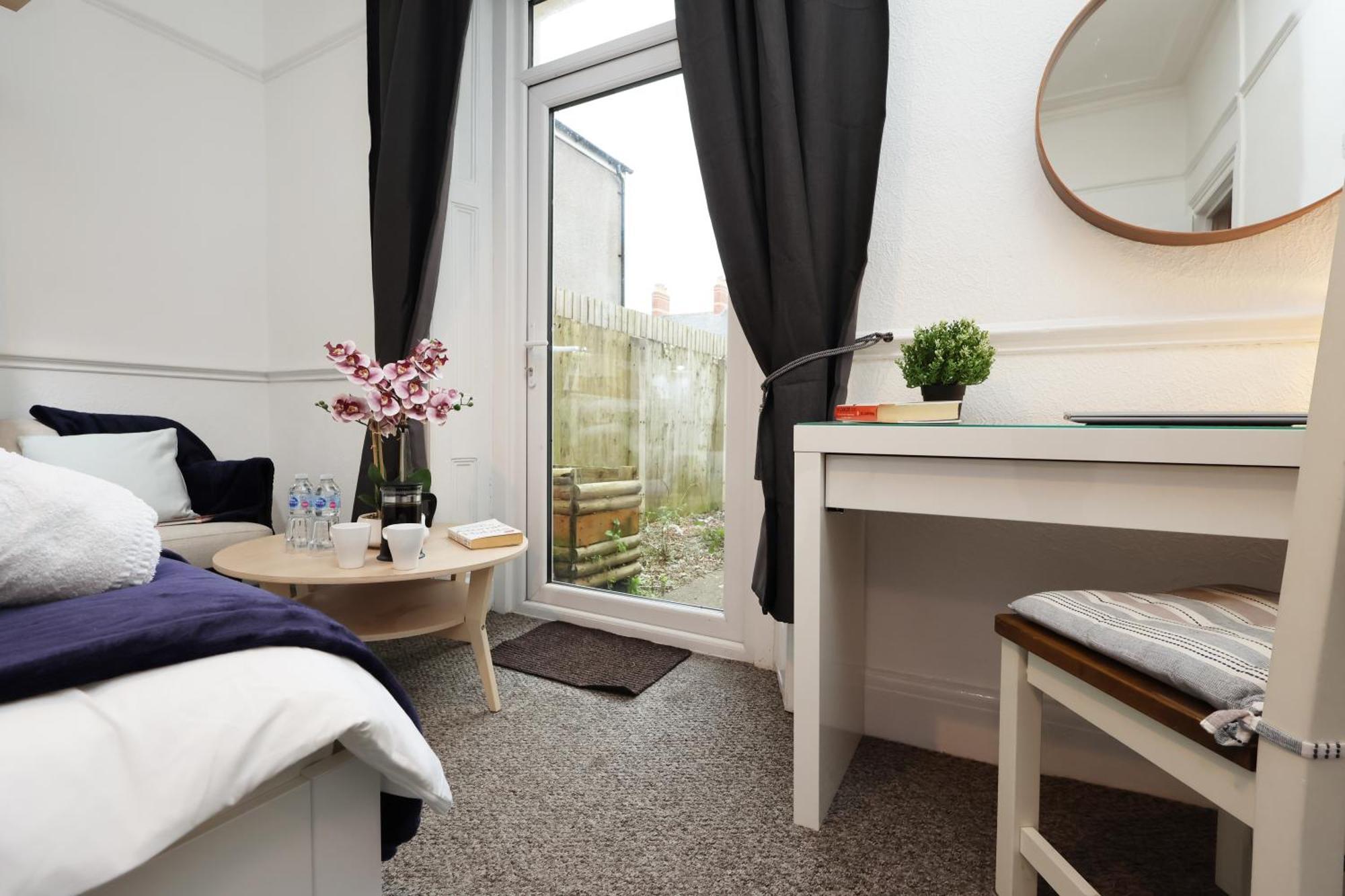 Cardiff City Guesthouse, Central Rooms, Fast Wi-Fi, On-Street Parking Esterno foto