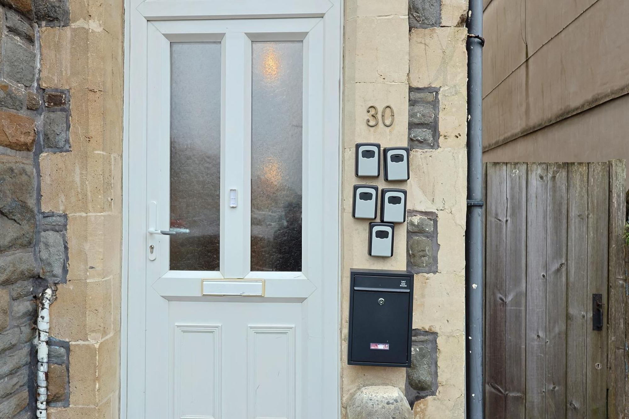 Cardiff City Guesthouse, Central Rooms, Fast Wi-Fi, On-Street Parking Esterno foto