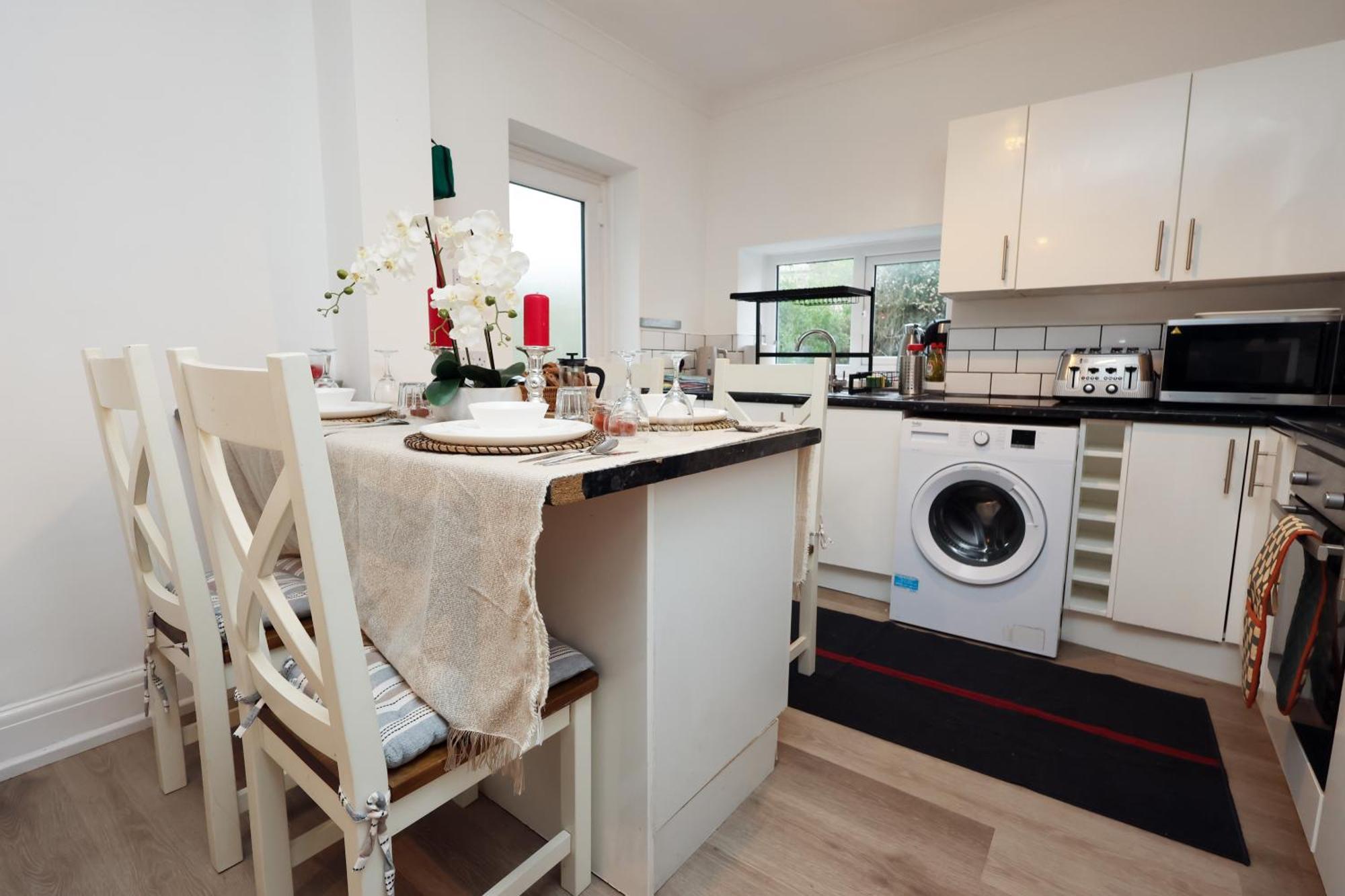 Cardiff City Guesthouse, Central Rooms, Fast Wi-Fi, On-Street Parking Esterno foto