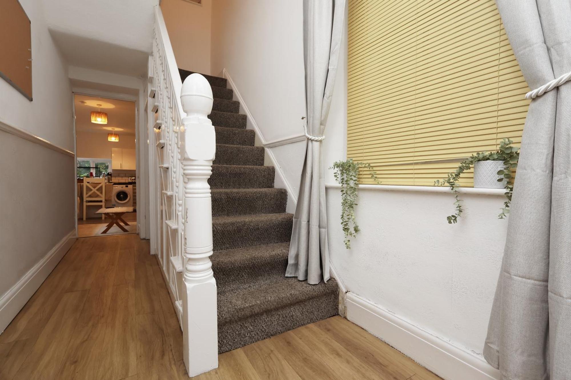 Cardiff City Guesthouse, Central Rooms, Fast Wi-Fi, On-Street Parking Esterno foto