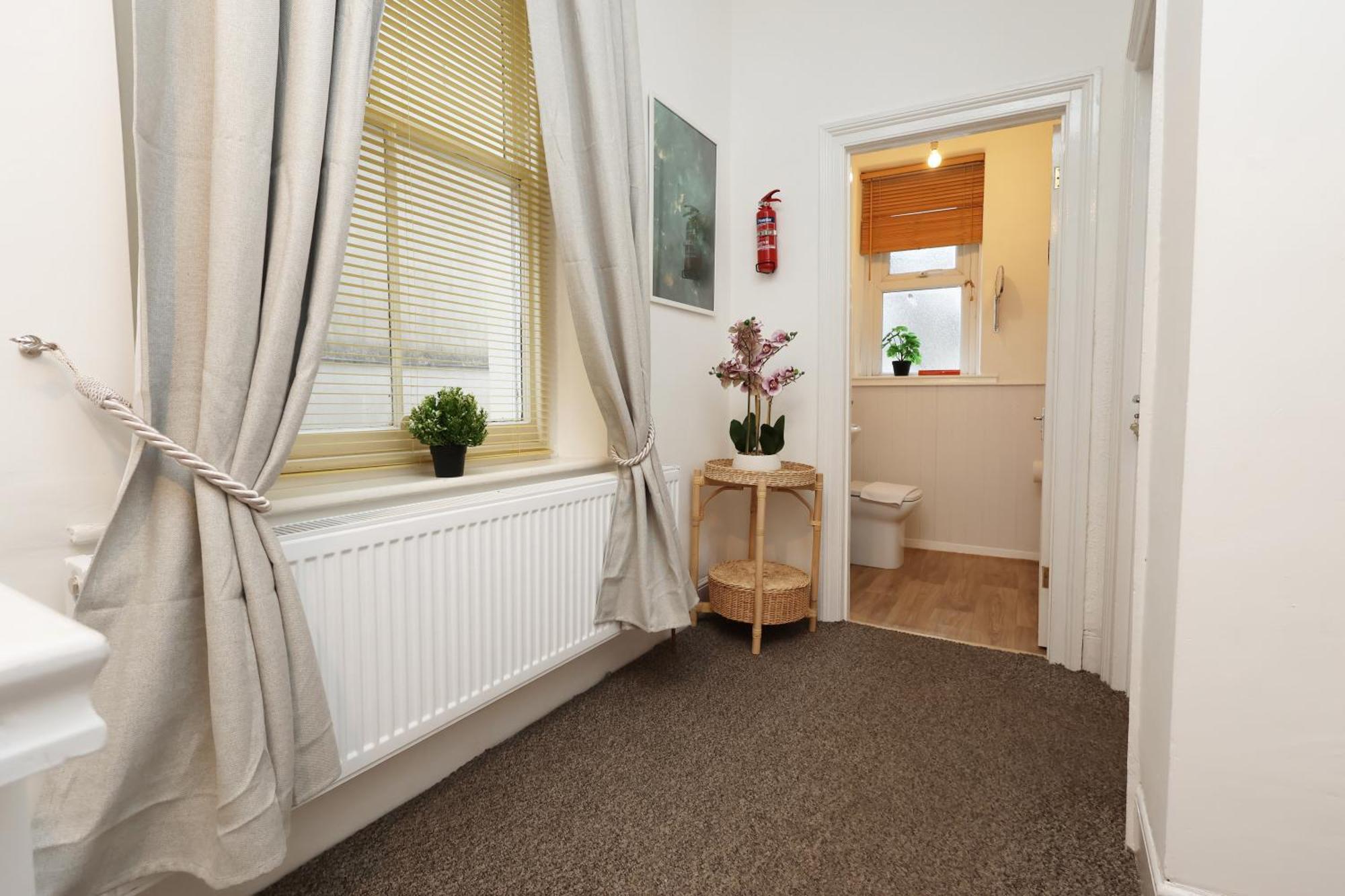 Cardiff City Guesthouse, Central Rooms, Fast Wi-Fi, On-Street Parking Esterno foto