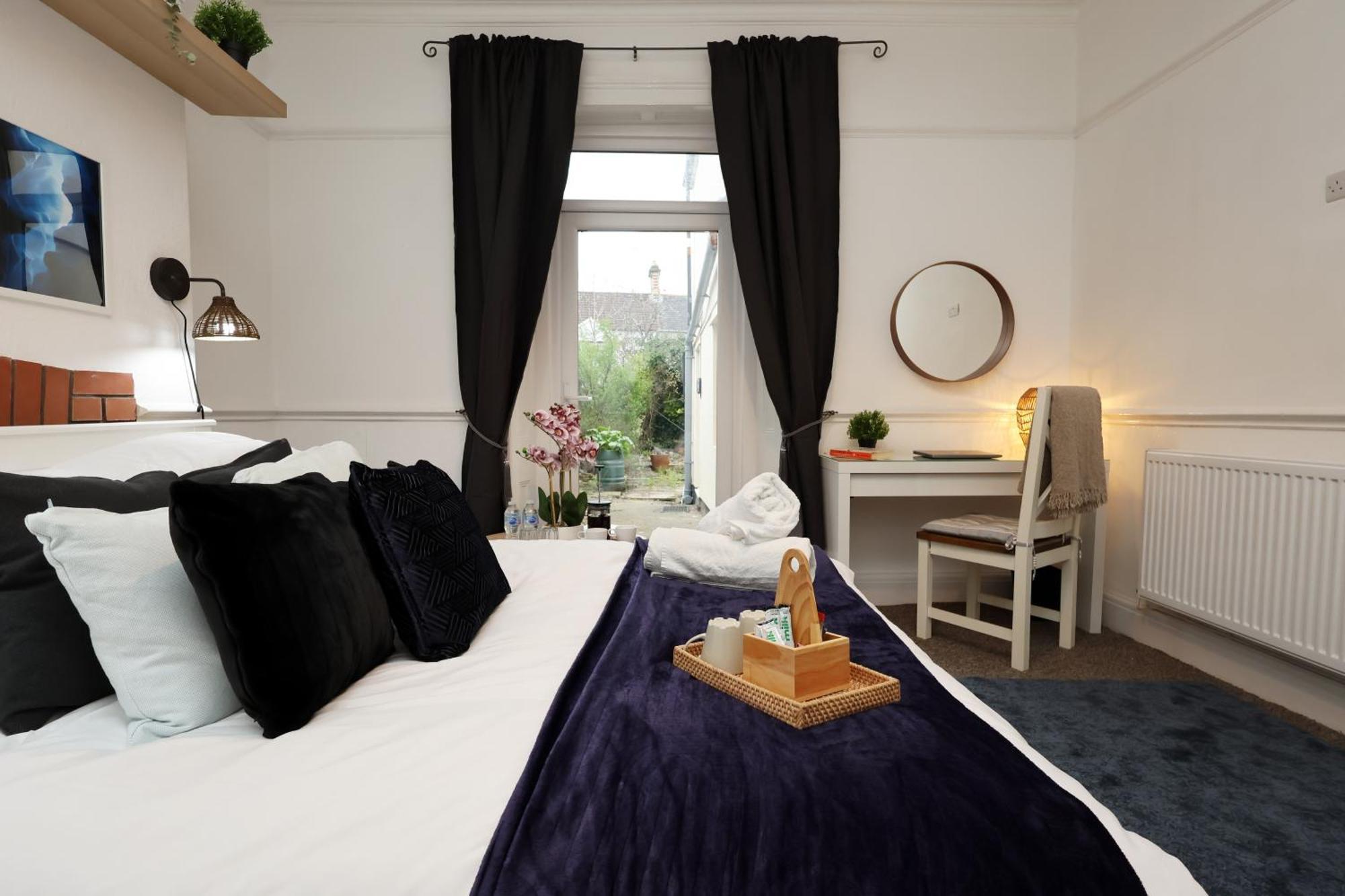 Cardiff City Guesthouse, Central Rooms, Fast Wi-Fi, On-Street Parking Esterno foto
